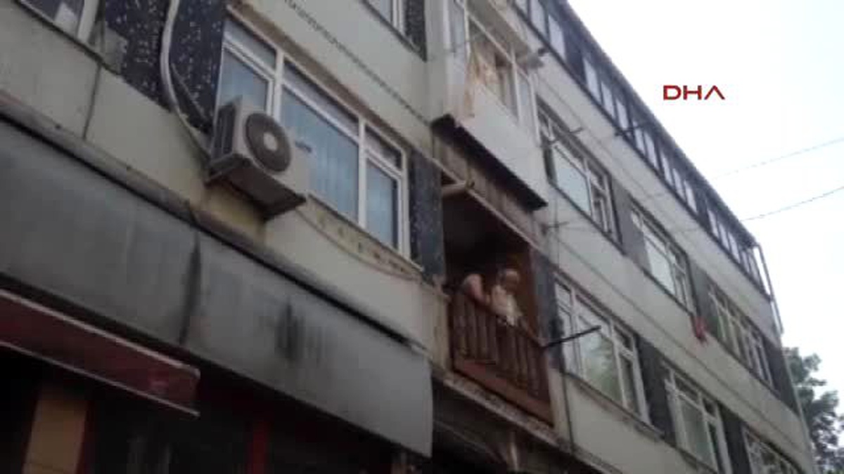Fatih\'te Heyecan Yaratan Elektrik Patlaması
