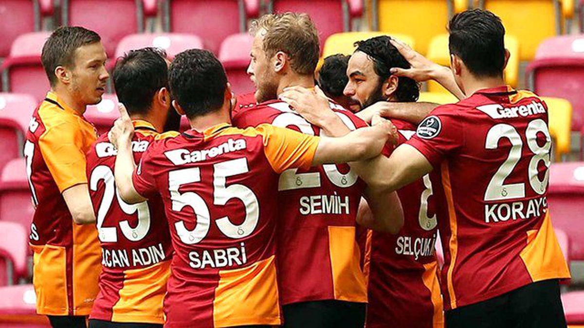 Galatasaray'da Sabri Sarıoğlu ve Emre Çolak'ın Sözleşmeleri Uzatılacak