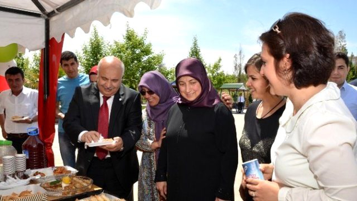 Geri Dönüşümlü Tasarım Kursu\'ndan Öğrenciler Yararına Kermes