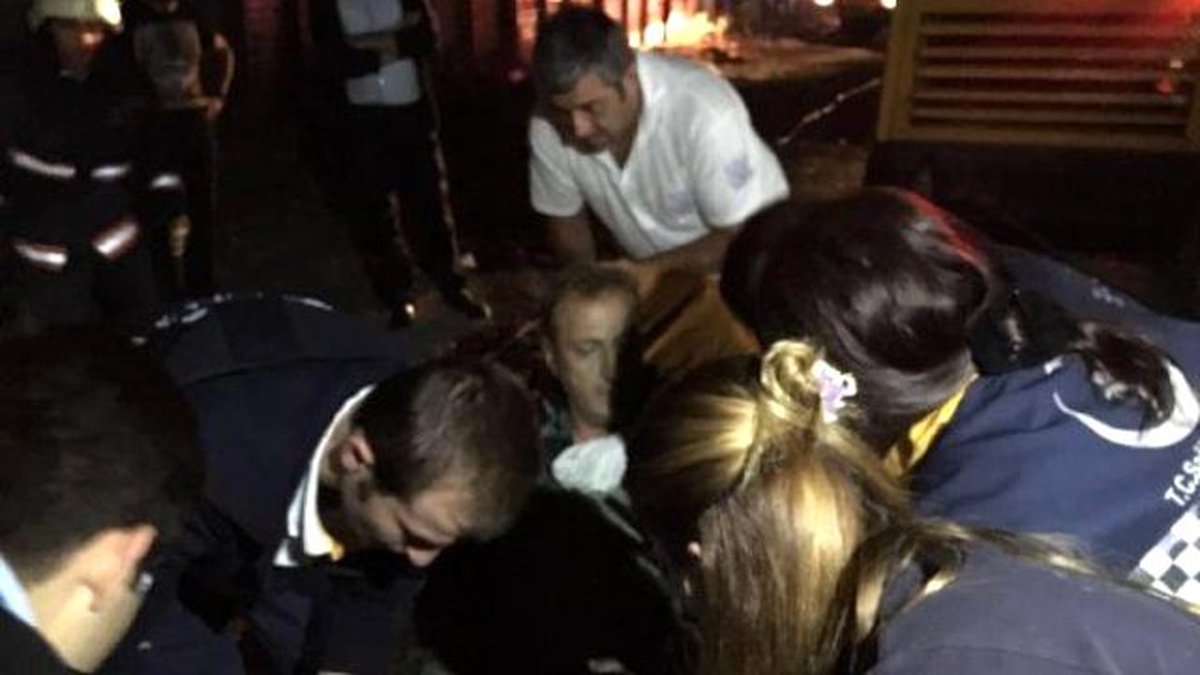 Kadıköy\'de 2 İşçi Boya Yapmak İçin Girdikleri Tünelde Zehirlendi (1)