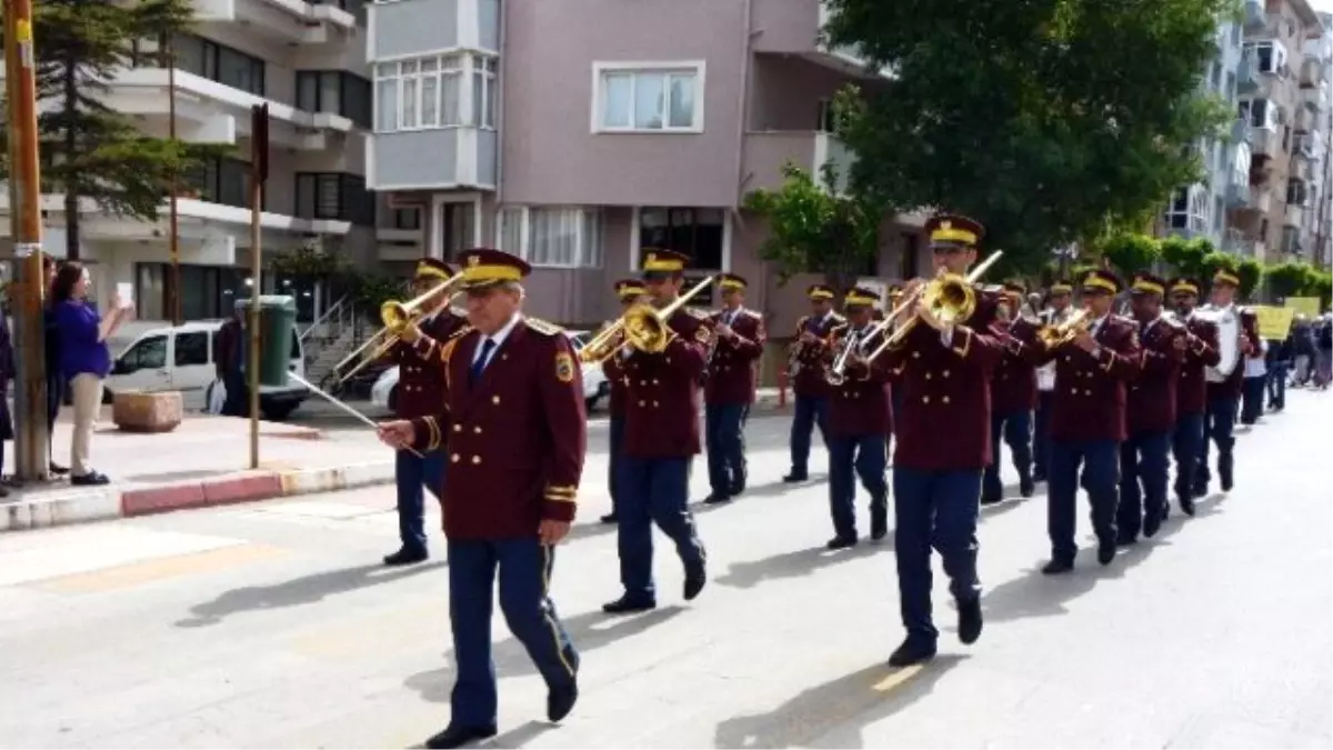 Keşan\'da Engelliler Haftası Nedeniyle Kortej Düzenlendi