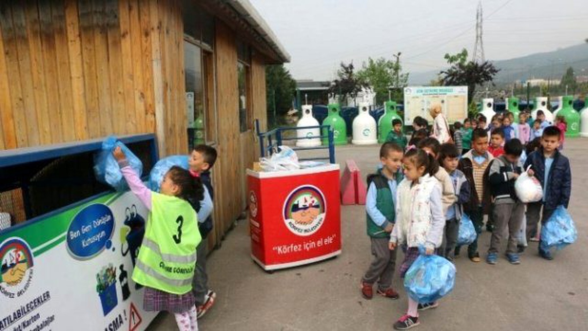 Körfez Belediyesi\'nden Minik Öğrencilere Uygulamalı Çevre Eğitimi
