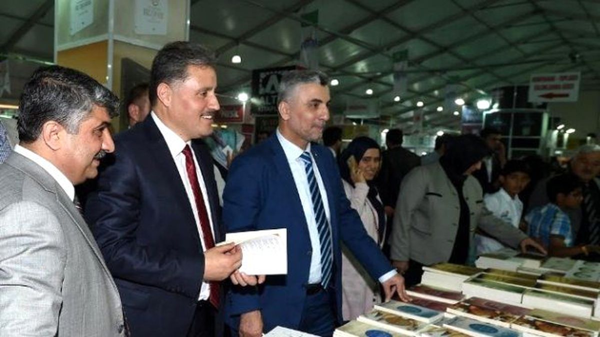 Malatya Büyükşehir Belediye Başkanı Ahmet Çakır, Kitap Fuarı\'nı Ziyaret Etti