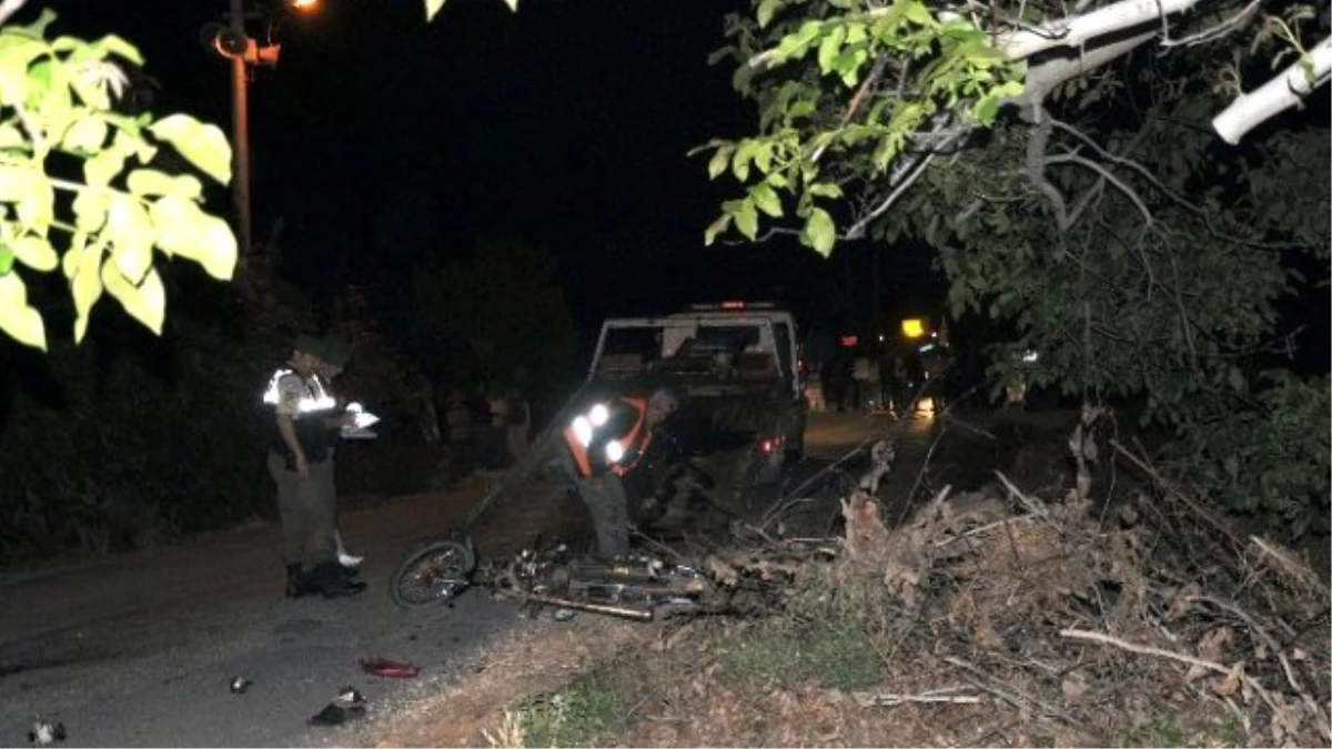 Mersin\'de Trafik Kazaları: 2 Ölü, 11 Yaralı