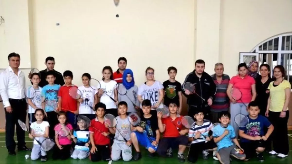 Özel Sporcular Badminton Turnuvasında Yarıştı