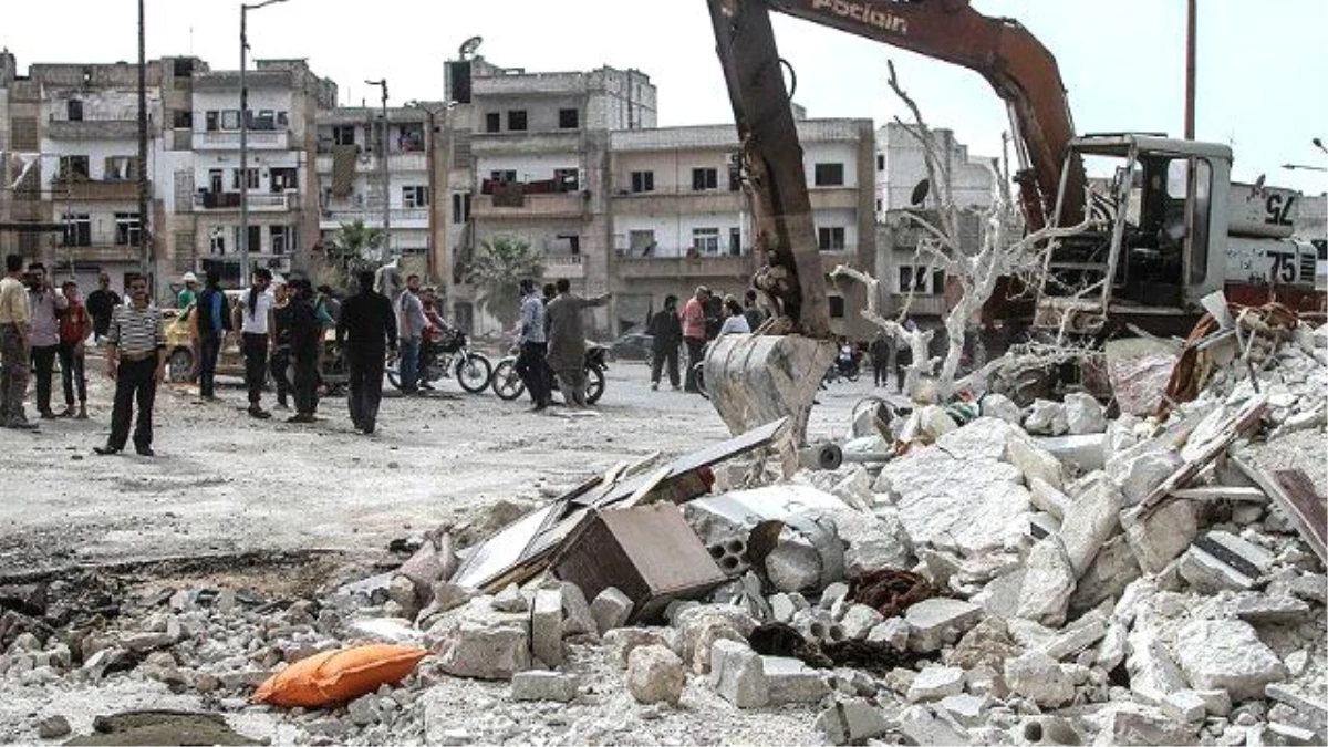 Suriye Rejimi İdlib\'i Bombaladı: 15 Ölü