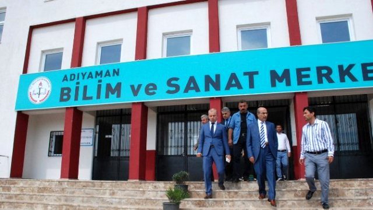 Vali Demirtaş, Fen Lisesi ve Bilim Sanat Merkezini Gezdi