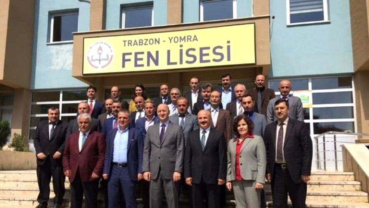 Yomra Milli Eğitim Müdürlüğü\'nden Başkan Sağıroğlu\'na Plaket