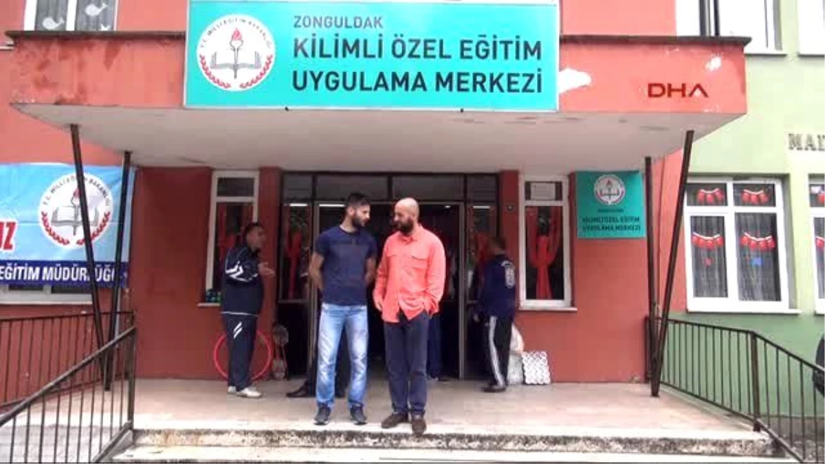 Zonguldak Üniversitelilerden Engelli Öğrencilere Hediye