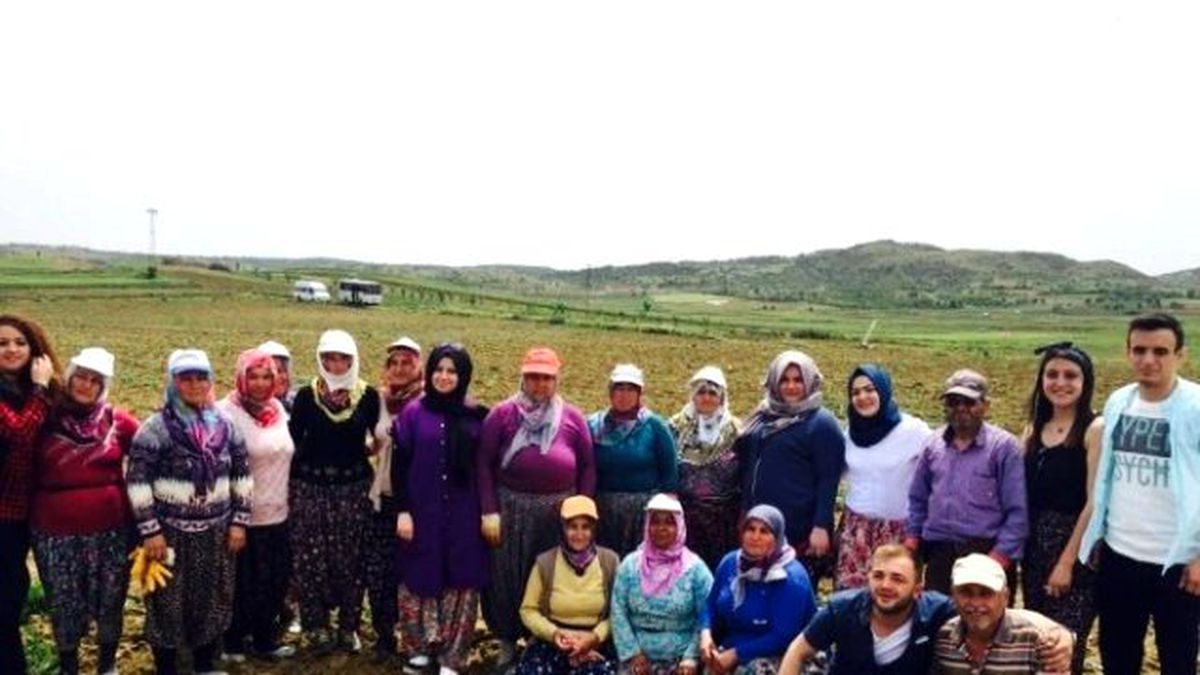 Ak Gençler Çiftçileri Unutmadı