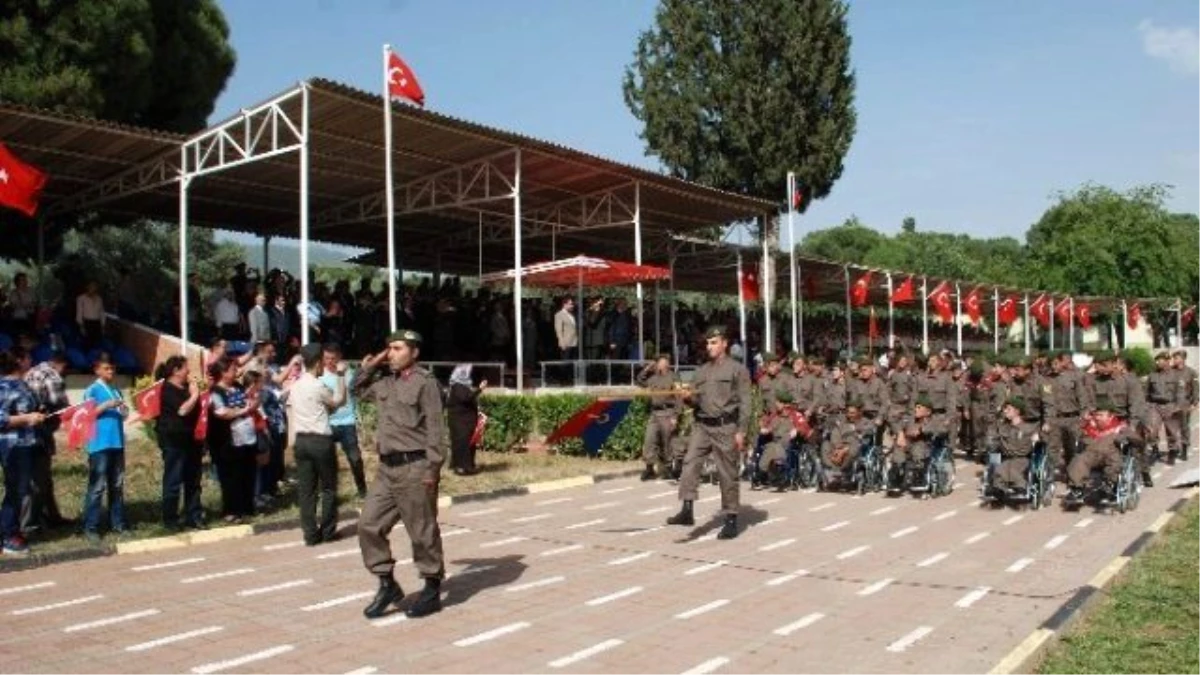 Aydın\'da 42 Engelli Çakı Gibi Asker Oldu