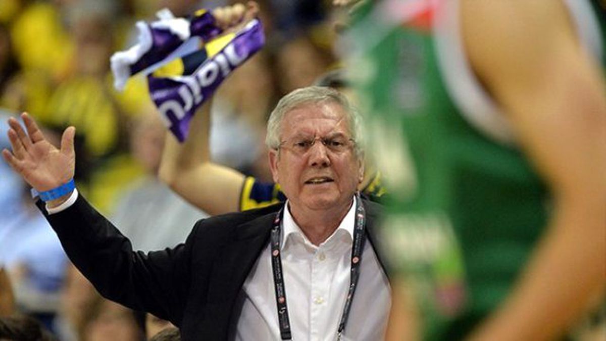 Aziz Yıldırım, Fenerbahçe'nin Euroleague Maçında Yerinde Duramadı