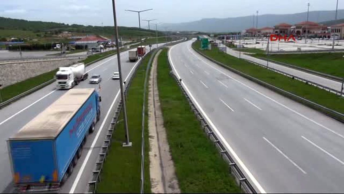 Bolu - Ankara Yönü Ulaşıma Kapatılan Tem\'de Yoğunluk