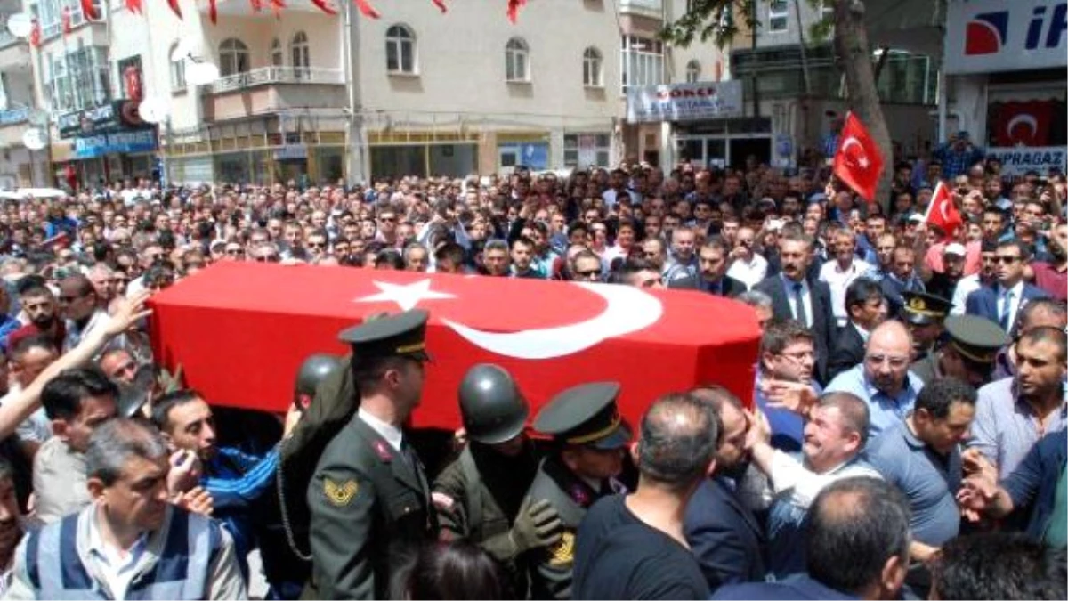 Hakkari Şehidi Fatih Özdemir, Niğde\'de Toprağa Verildi