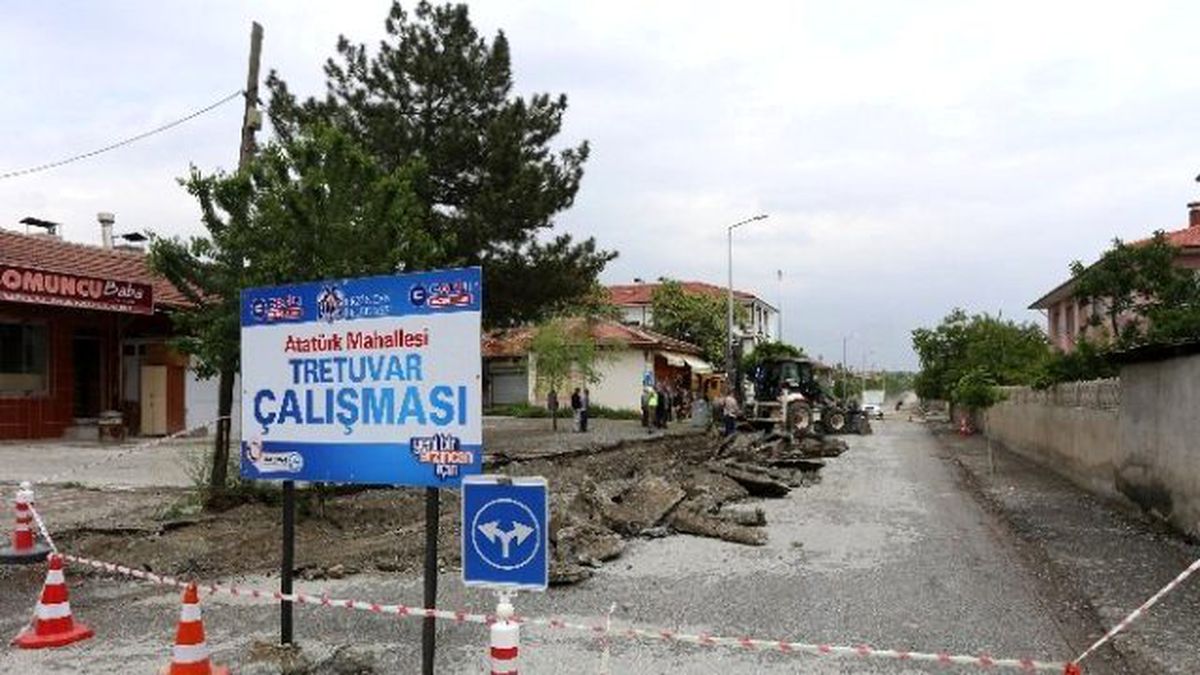 Kaldırım Yenileme Çalışmaları Devam Ediyor