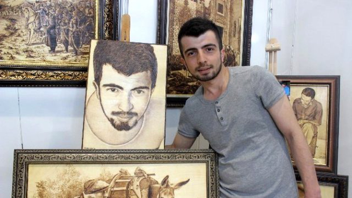 Boya ve Kalem Kullanmadan Fotoğraf Gibi Resim Yapıyor