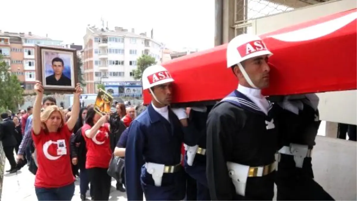 Şehit Üsteğmen Burak\'ın Babası: Oğlumun Bugün Doğum Günüydü