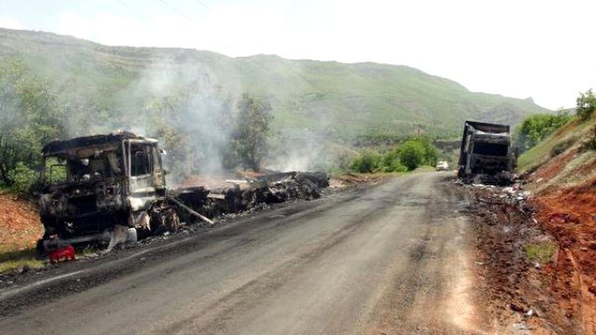 Tunceli Valiliği: Terör Örgütü Erzincan Yolunu Kesip Araç Yaktı (2)