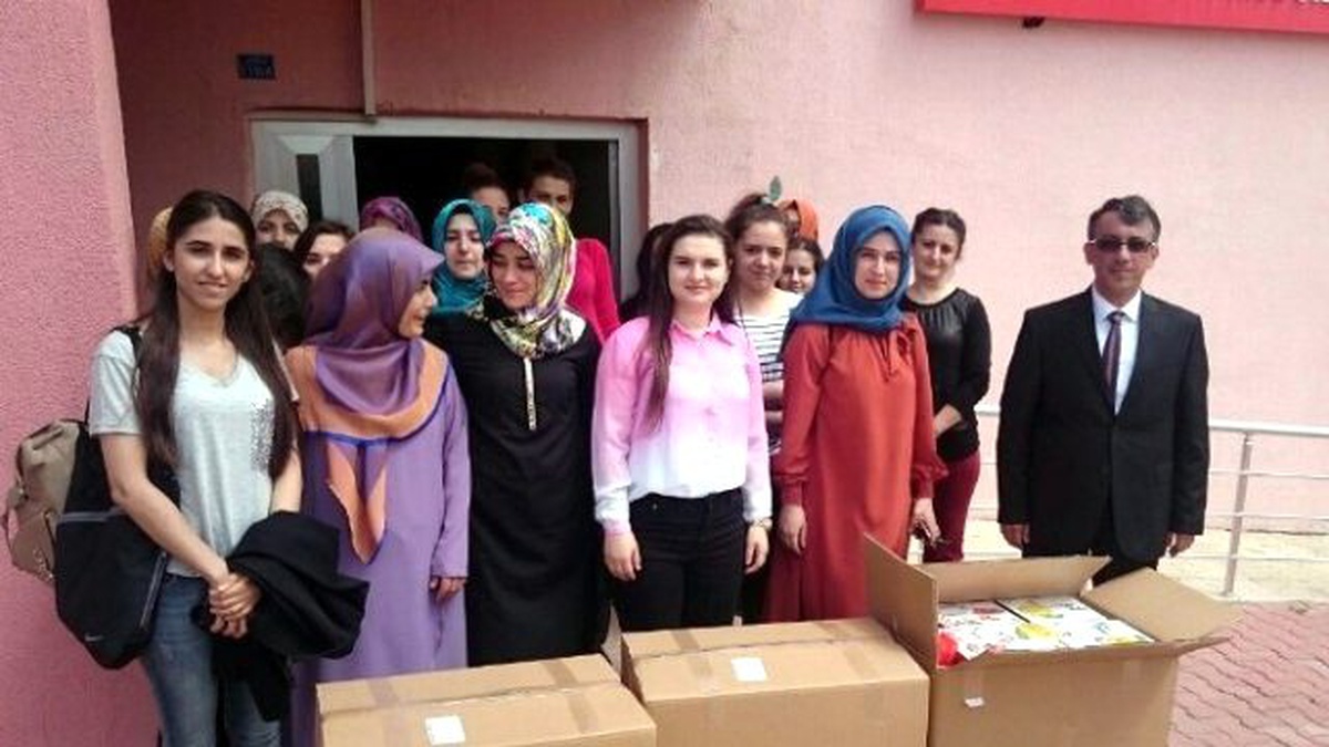 Üniversite Öğrencilerinden Güvenlik Güçlerine Destek