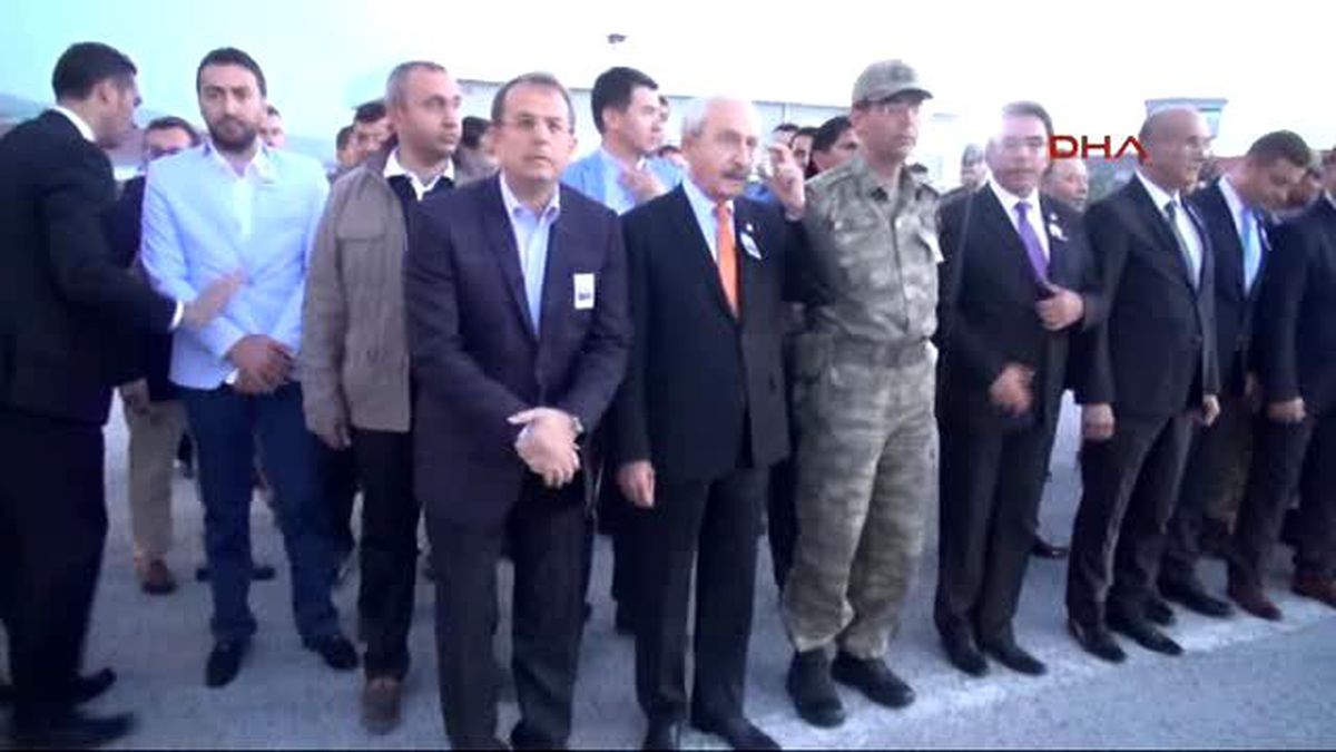 Van Kılıçdaroğlu, Şehidi Uğurlama Törenine Katıldı