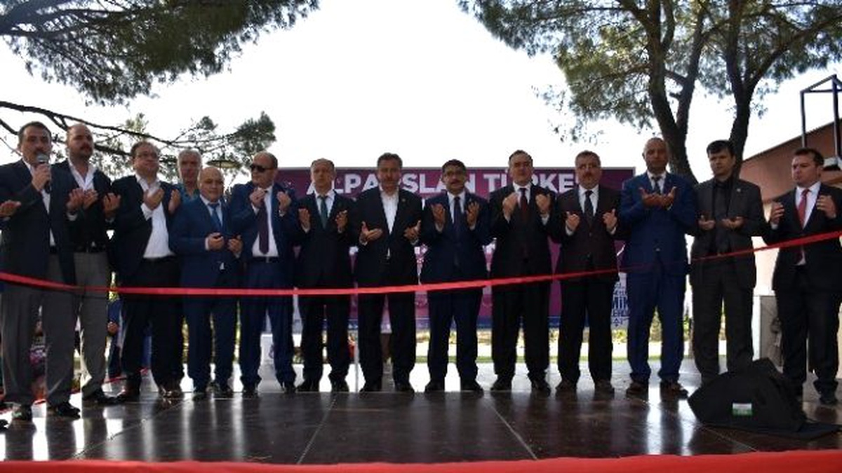 AK Parti ve MHP\'liler Açılışta Buluştu