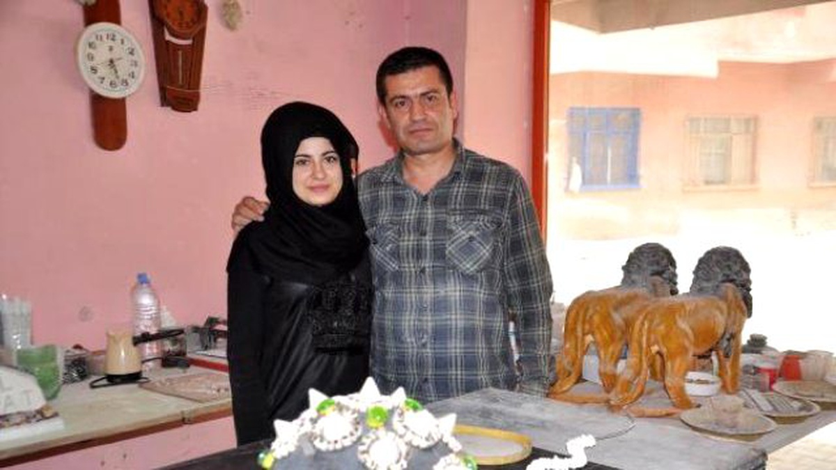 Baba ve Kız Mozaik Yarışmasına Hazırlanıyor