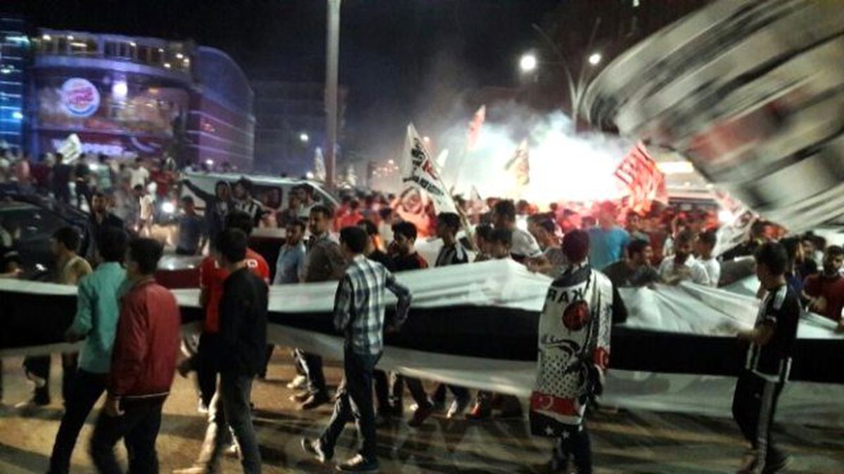 Batman\'da Beşiktaş Taraftarı Sokaklara Döküldü
