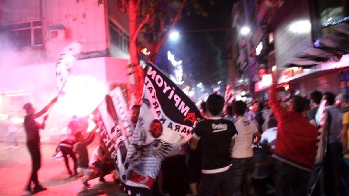 Beşiktaş\'ın Şampiyonluk Coşkusu Kocaeli\'yi Sardı