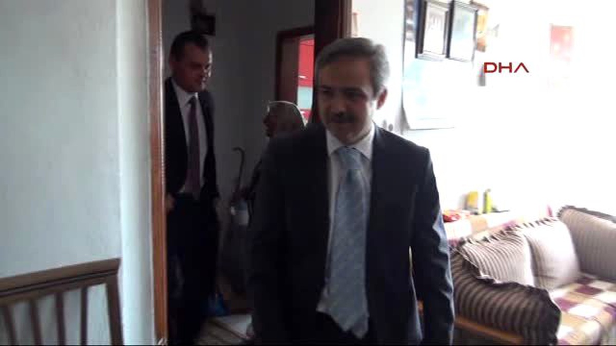 Bursa İki Polisin Arasında Selam Veren Dedeyi Duygulandıran Hediye