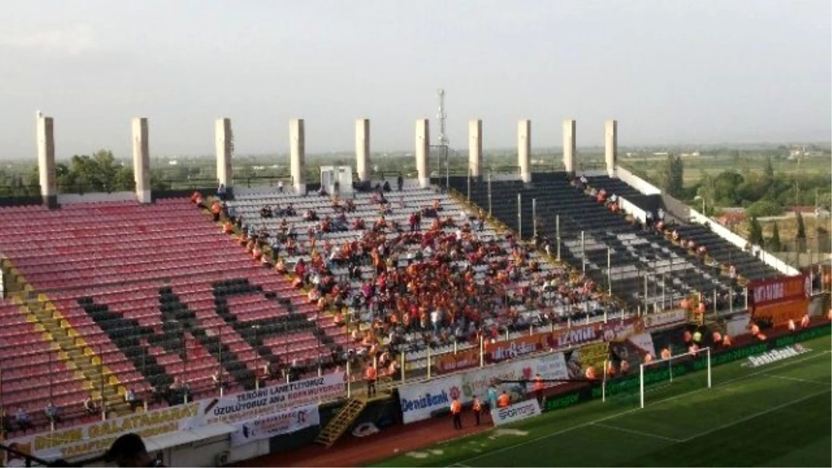 Galatasaraylı Taraftarlar Akhisar Maçına İlgi Göstermedi