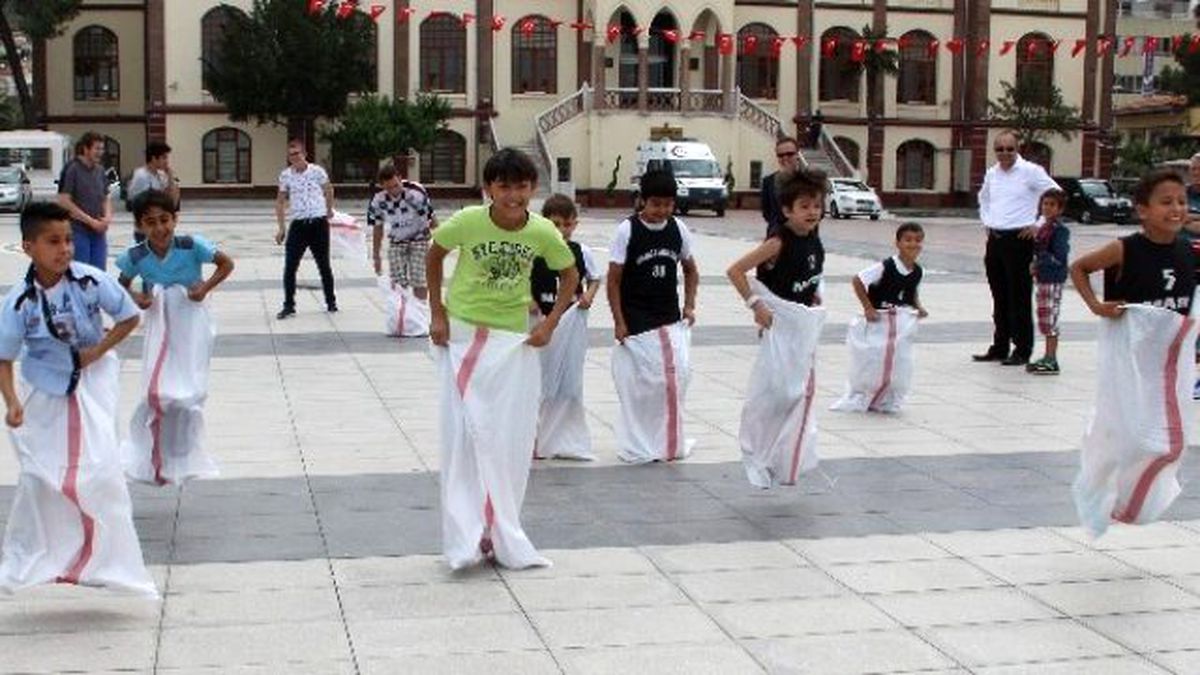 Gençlik Haftası Gençlik Yürüyüşüyle Başladı