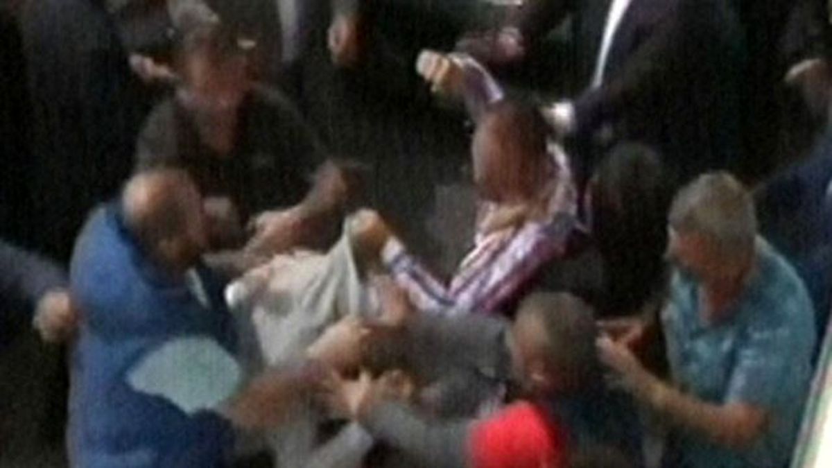 MHP'de Kurultay Gerginliği! Yumruklar Konuştu