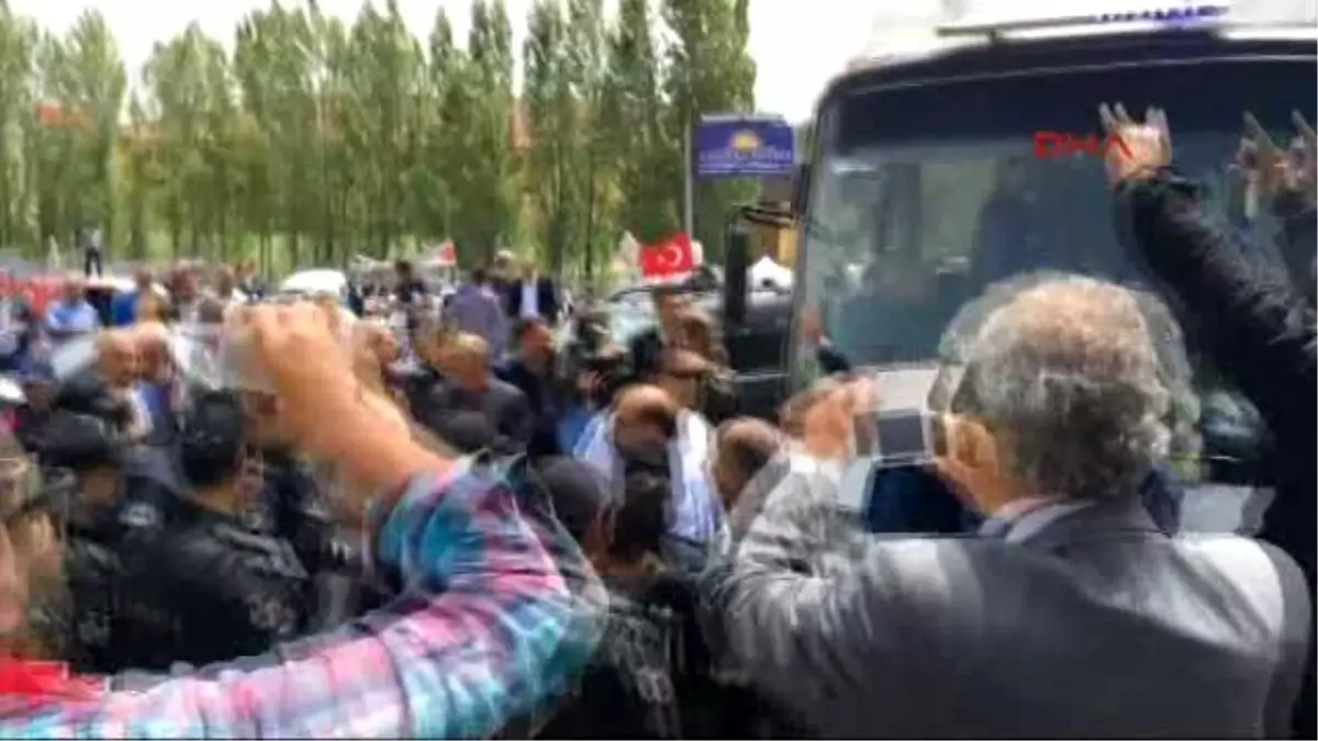 MHP Genel Başkan Adayları Toplanıyor - Havalimanı Yolu Trafiğe Kapanınca Gerginlik Çıktı