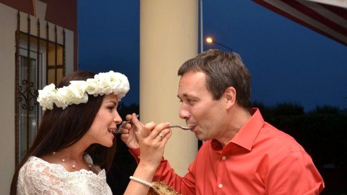 Rus ve Ukraynalı Çift, Nikahını Kemer\'de Kıydırdı
