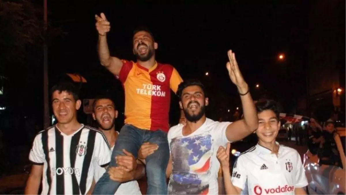 Şampiyonluğu Galatasaray ve Beşiktaşlılar Birlikte Kutladı