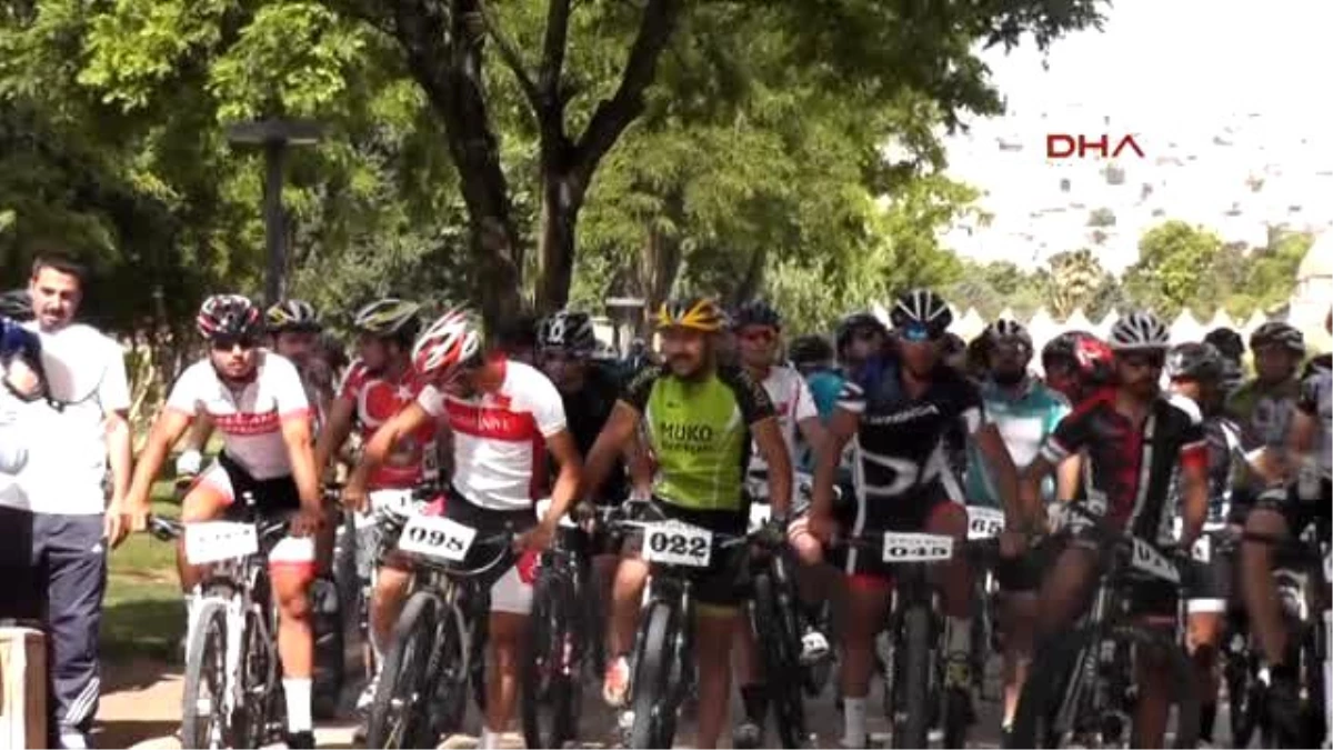 Şanlıurfa?da Bisiklet Yarışmasında 10 Sporci Hafif Yaralandı