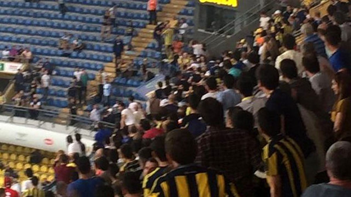 Saracoğlu'nda Kavga Çıktı, Polis Olaya Müdahale Etti