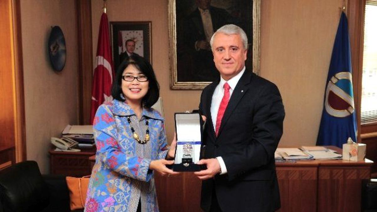 Terbuka Üniversitesi\'nden Anadolu Üniversitesi\'ne Ziyaret