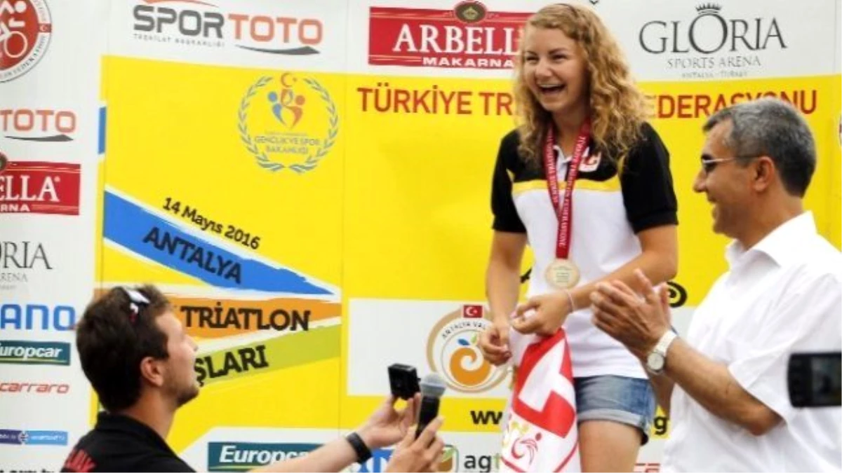 Türkiye ve Balkan Şampiyonu Triatlete Sürpriz Evlenme Teklifi