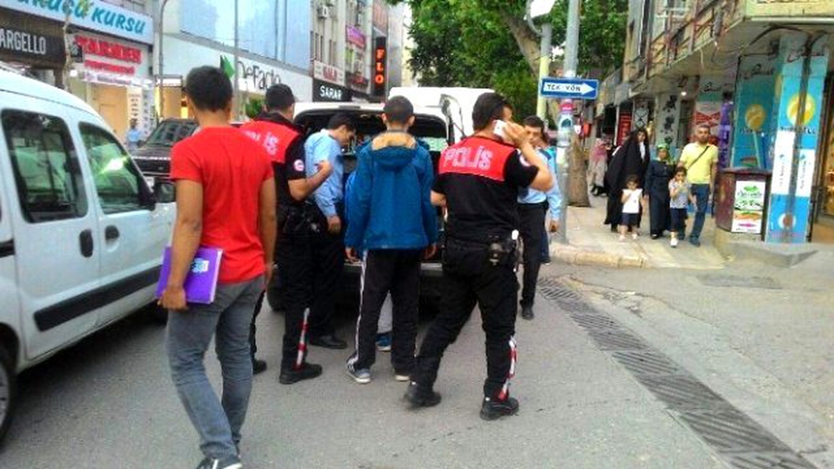 Üzerinden Uyuşturucu Hap Çıkan 2 Kişi Gözaltına Alındı