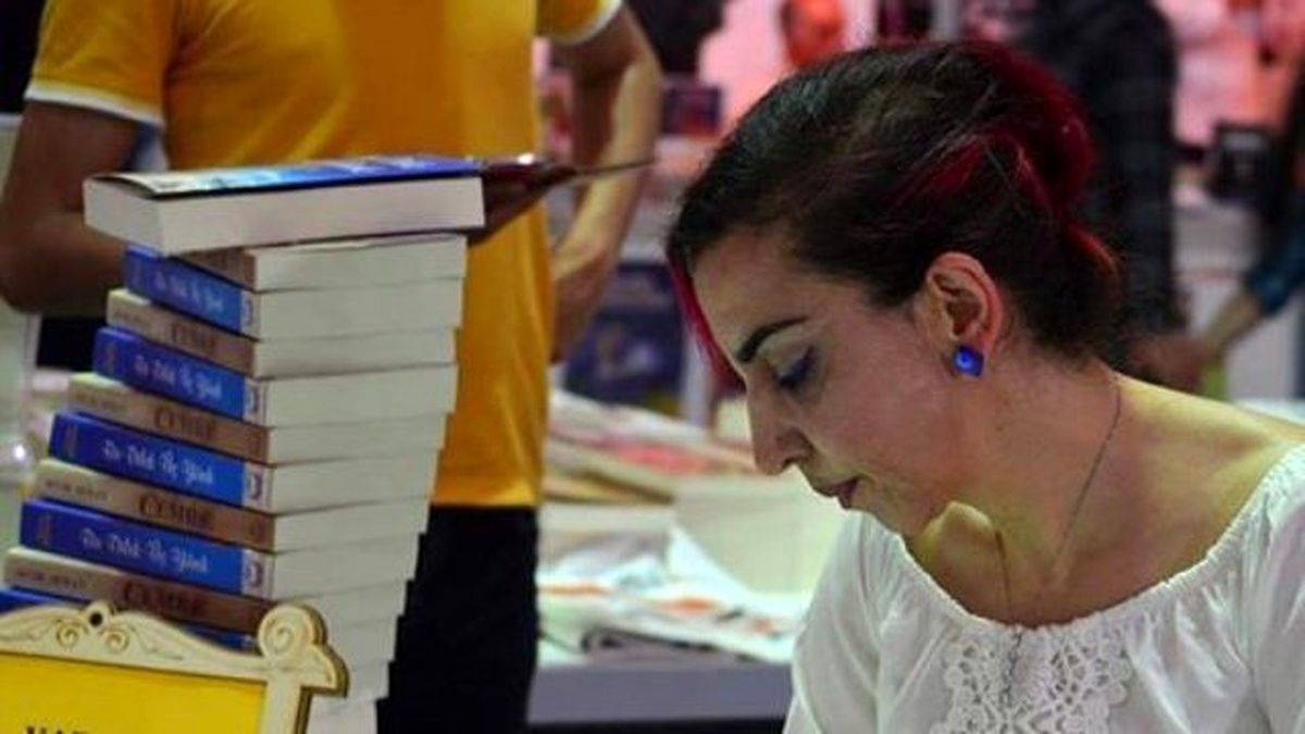 Yazar Sevde Duran, İmza Gününde Okurları ile Bir Araya Geldi