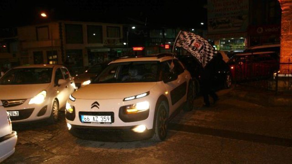 Yozgat\'ta Beşiktaşlı Taraftar Şampiyonluk Coşkusunu Yaşadı