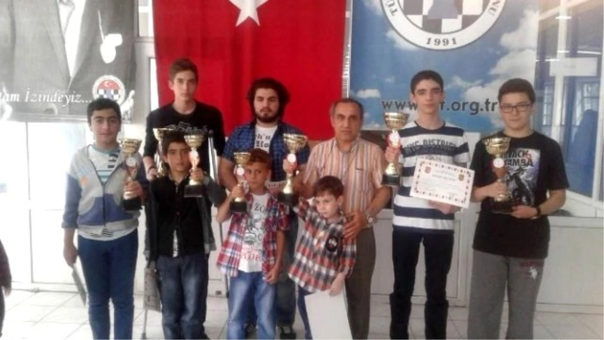 19 Mayıs Gençlik ve Spor Bayramı Satranç Turnuvası Düzenlendi