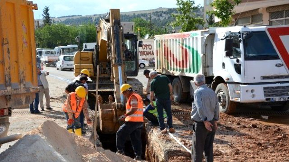 2. Çevre Yolunda 600\'lük Kanalizasyon Kolektör Hattı Döşeniyor