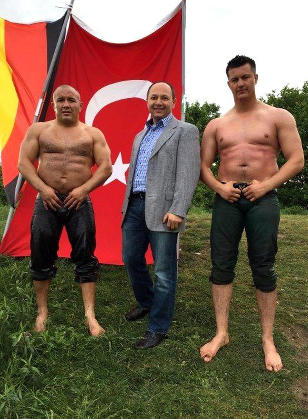 Almanya\'da Yapılan 10. Uluslararası Yağlı Güreş Turnuvası\'nda Faruk Uzun Birinci