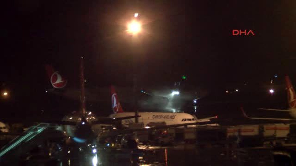 Atatürk Havalimanı\'nda Hava Trafiği 35 Dakika Yapılamadı