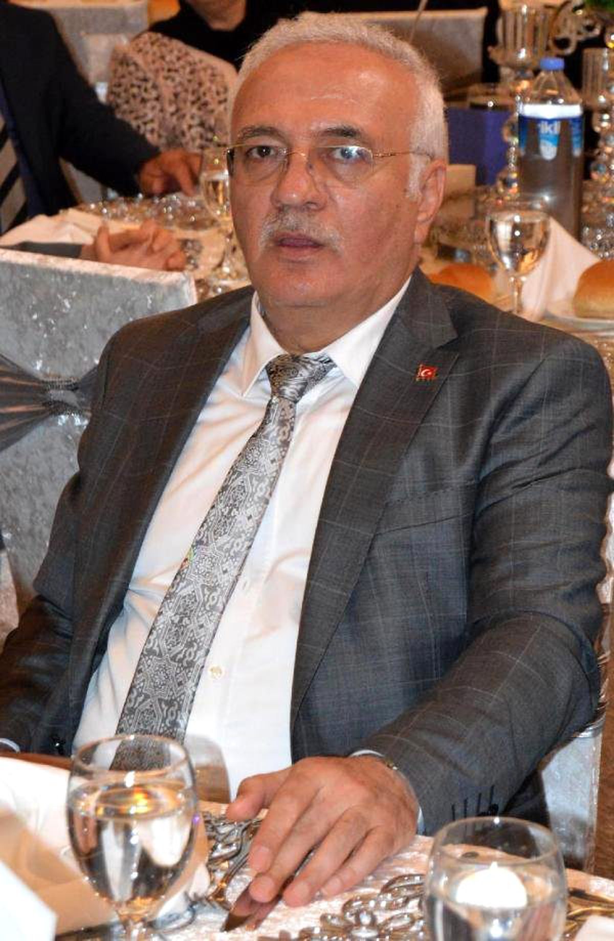 Bakan Elitaş, Bıyıklı Haliyle İlk Kez Seçim Bölgesinde
