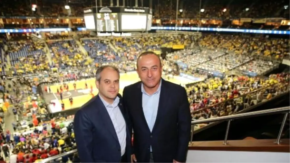 Bakan Kılıç, Fenerbahçe Erkek Basketbol Takımını Kutladı