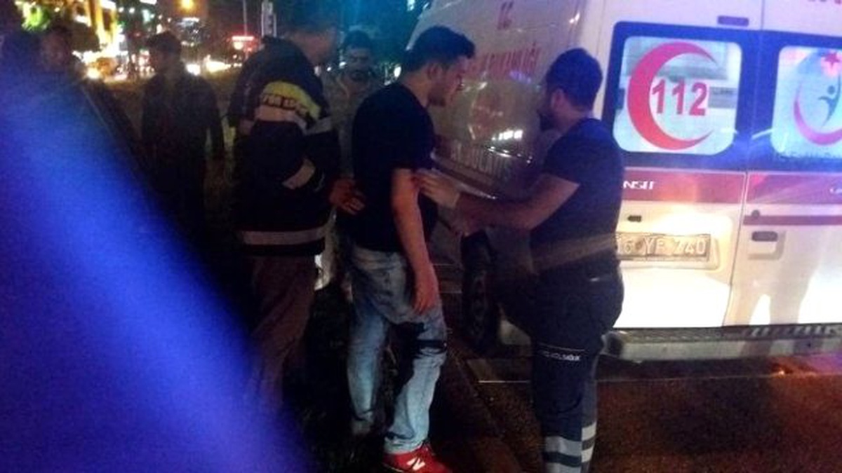 Beşiktaş\'ın Şampiyonluğunu Kutlarken Bıçaklandı