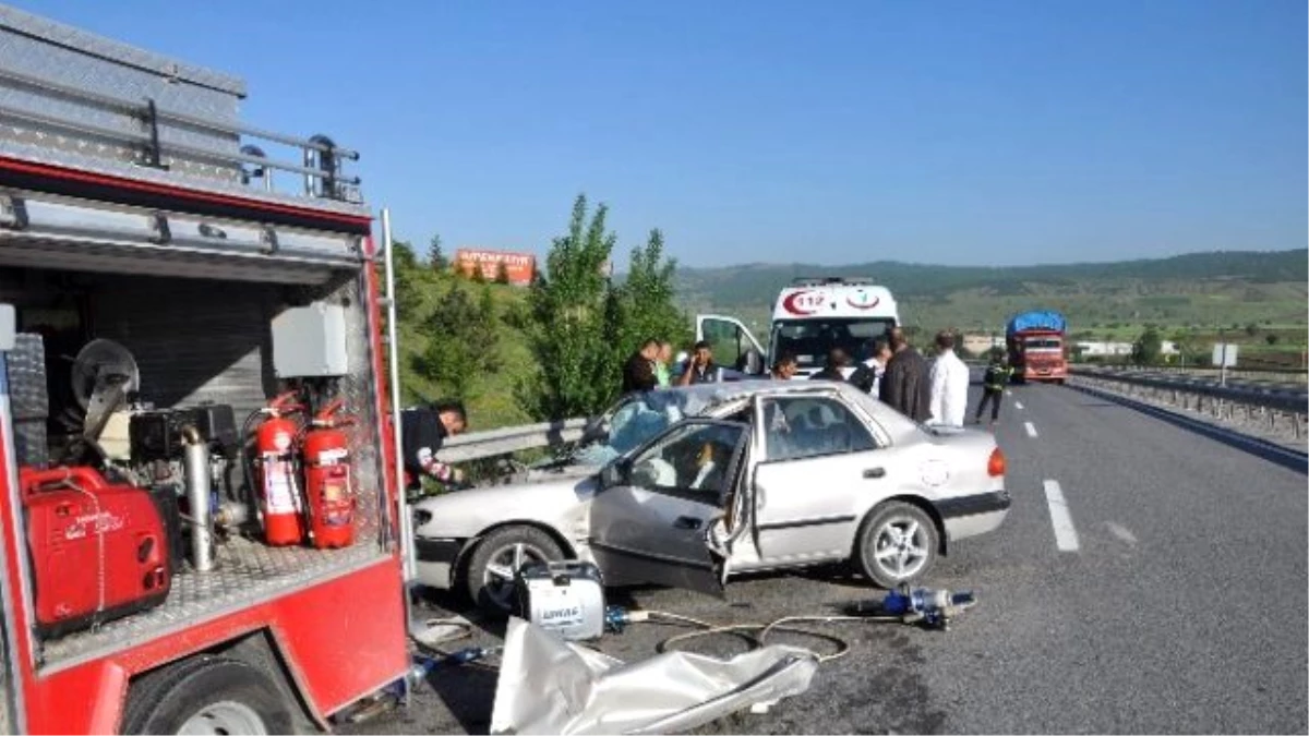 Bozüyük\'te Trafik Kazası, 1 Ölü 1 Yaralı